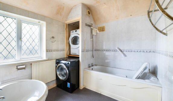 5 The Circle, Tilbury, Essex, RM18 7RS photo 4
