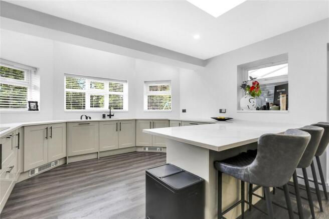 4 bed Detached for sale Image 4