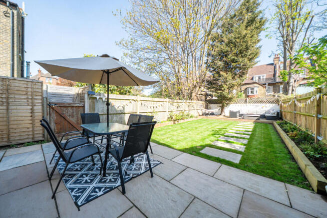 1439906-7-69d6758...