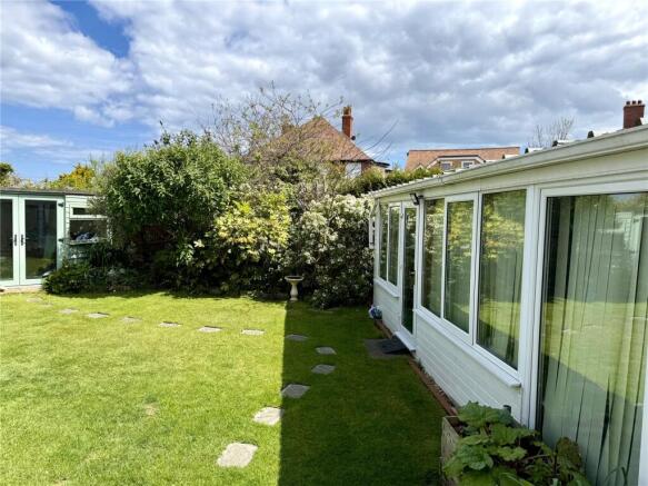 5 bed Detached for sale Image 8