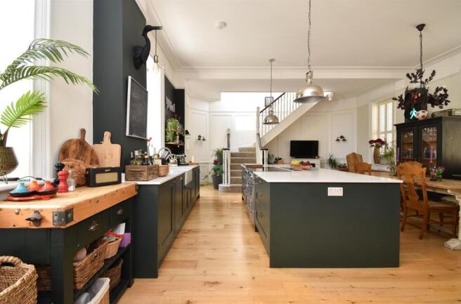 Open plan kitchen & living