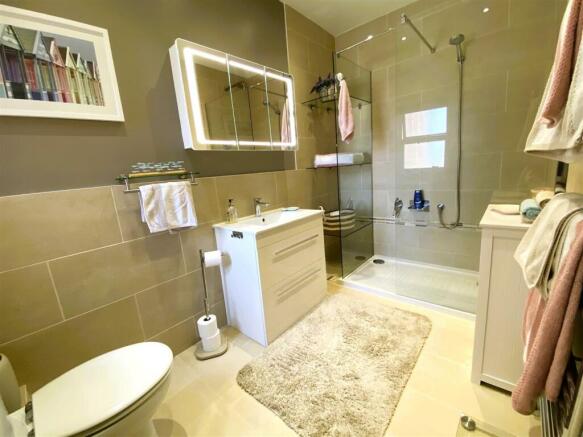 showerroom.JPG