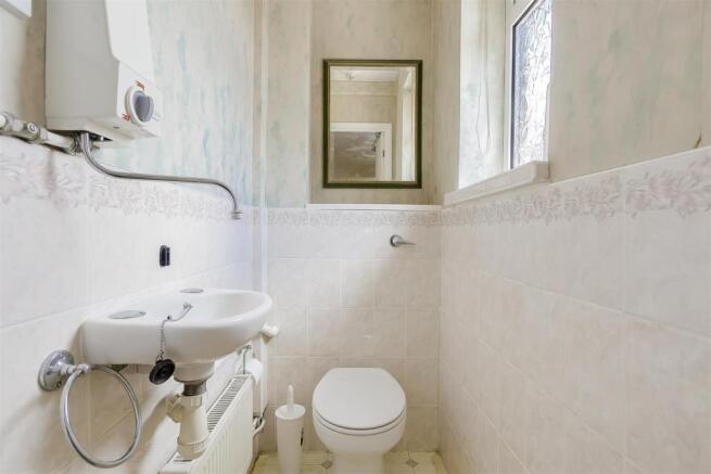 flat-courtlands-crescent-banstead-119.jpg