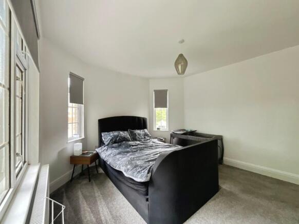4 bed Semi-Detached for sale Image 10