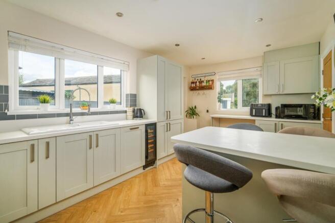 3 bed Semi-Detached for sale Image 7