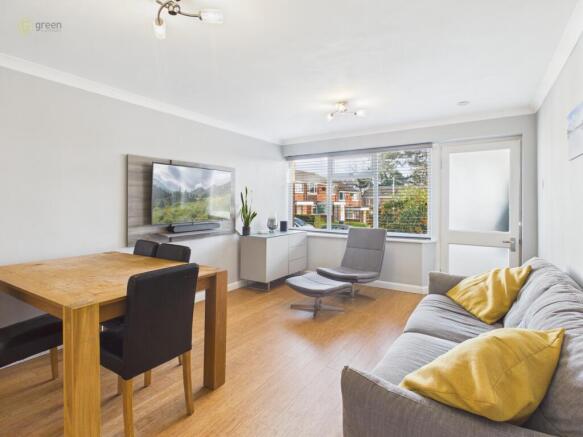 cam05459g0pr0121still007