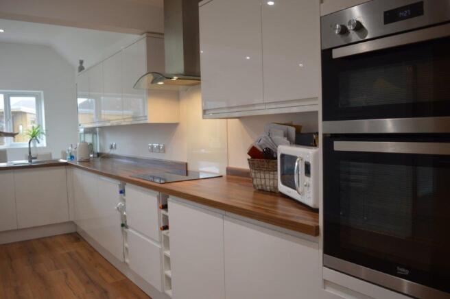 KITCHEN DINER / FAMILY ROOM