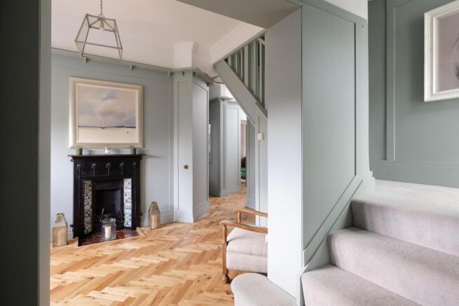 6 bed House for sale Image 11