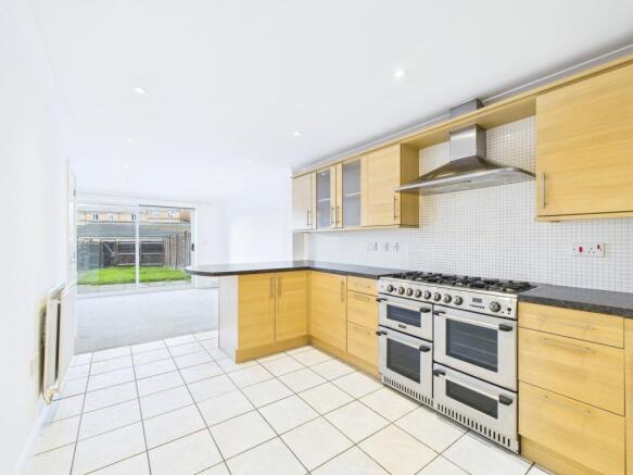 CAM01909G0-PR0430-STILL009