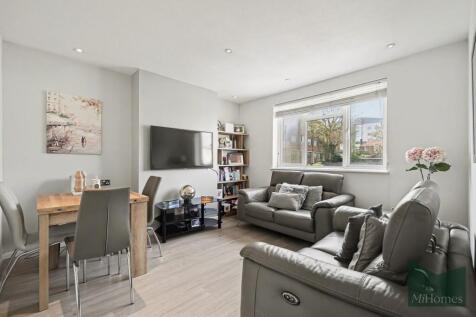 Highview Close, Potters Bar, EN6