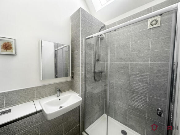 4 bed Detached for sale Image 10