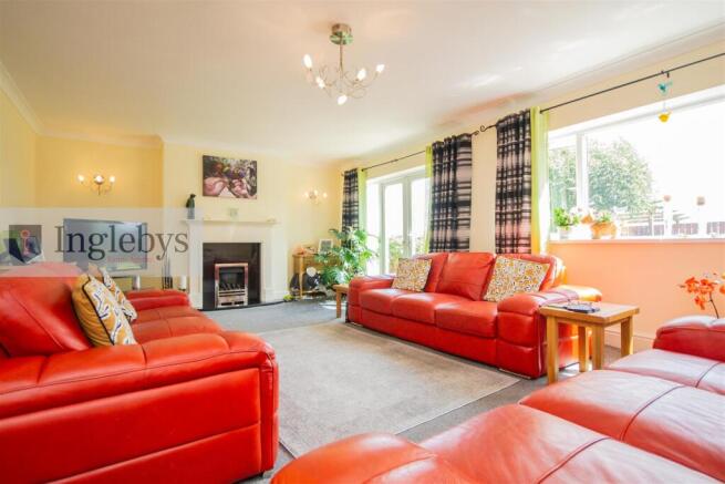 4 bed Detached for sale Image 10