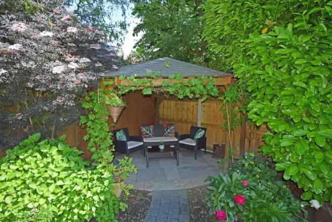 32 Pear Tree Way, garden pergola.jpg