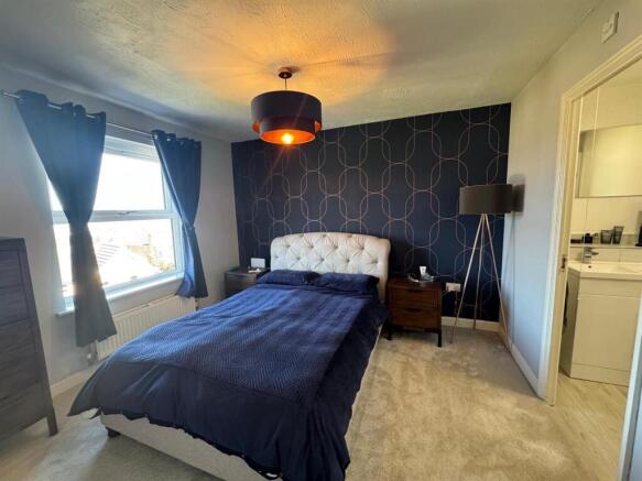 3 bed Town House for sale Image 4