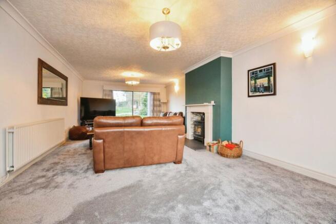 4 bed Detached for sale Image 11
