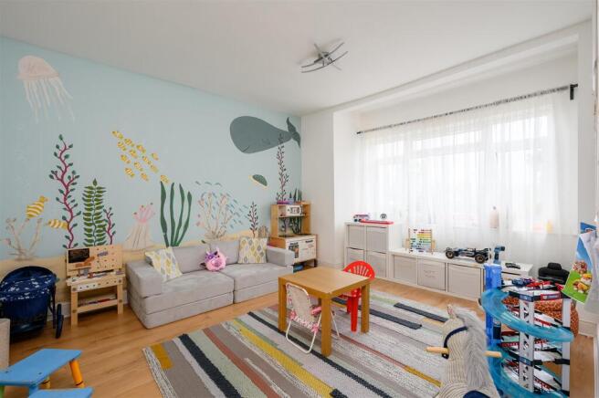5 bed Semi-Detached for sale Image 12