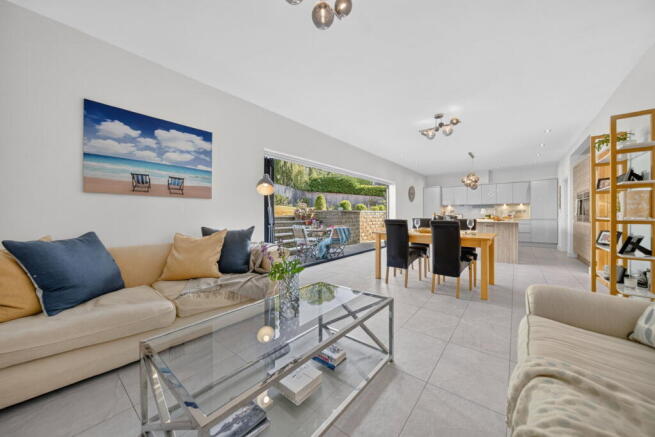 5 bed Detached for sale Image 6