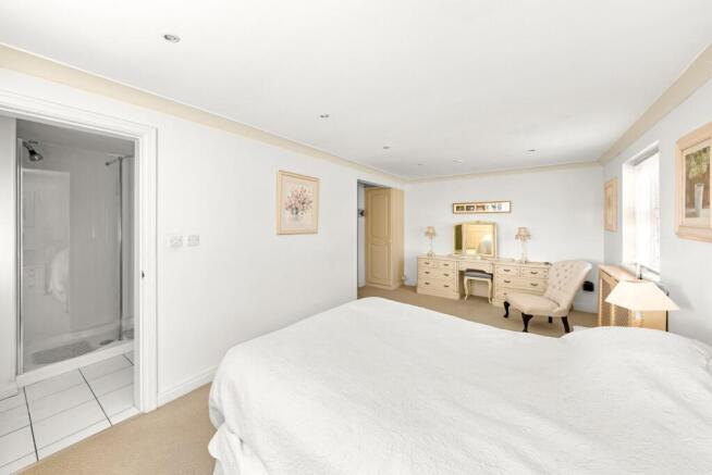 4 bed Detached for sale Image 12