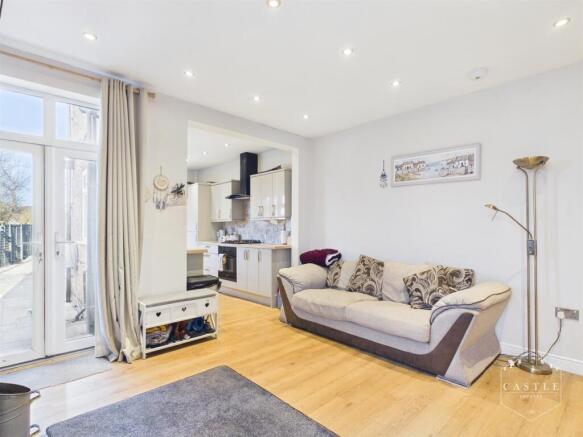 DINING/SITTING ROOM