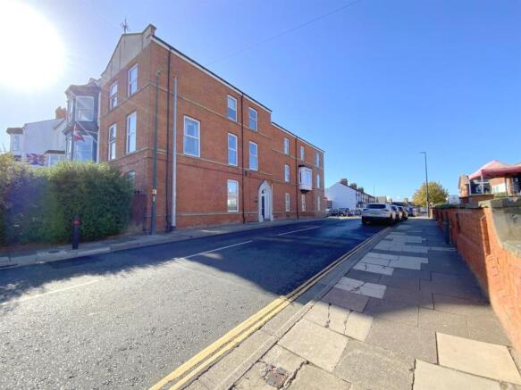 2-bed flat on Knoll Street, Cleethorpes, £139,950