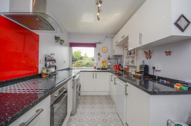 Kitchen pic 2.jpg