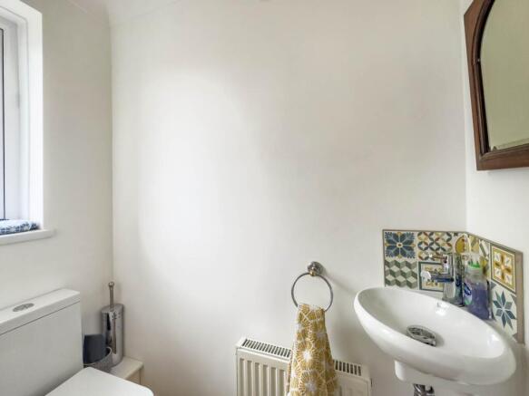 4 bed Detached for sale Image 11