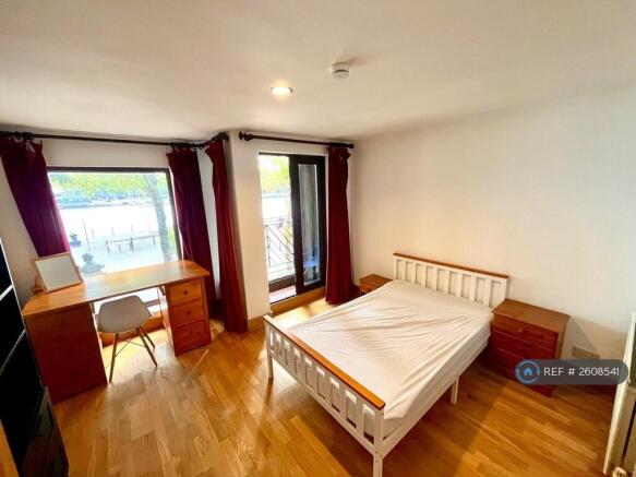 Large Bedroom Overlooking Greenland Dock