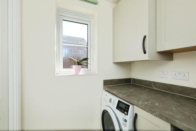 4 bed Detached for sale Image 6