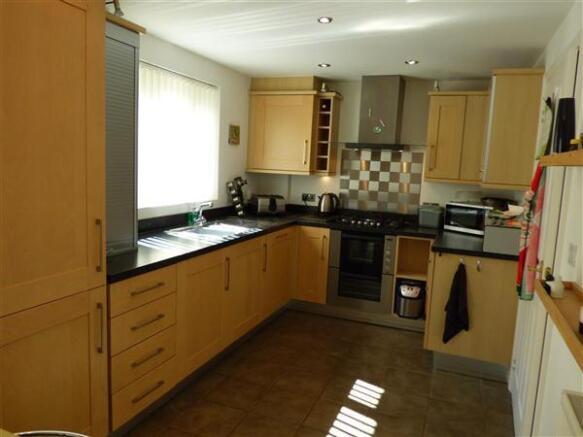 KITCHEN/DINING ROOM