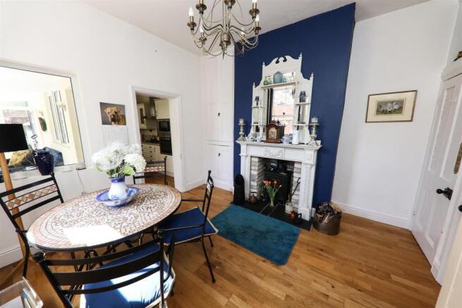 5 bed Semi-Detached for sale Image 11