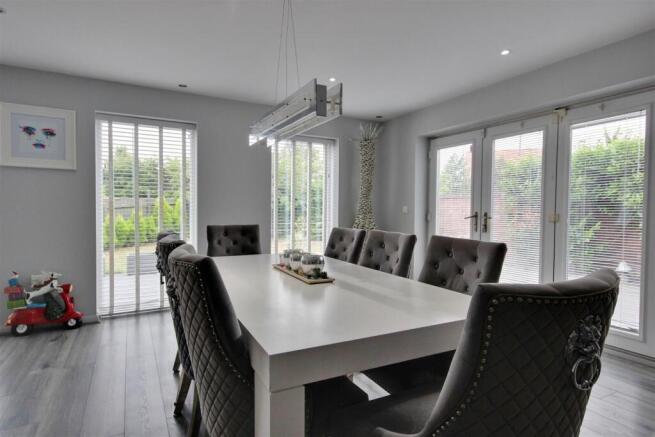 7 bed Detached for sale Image 10