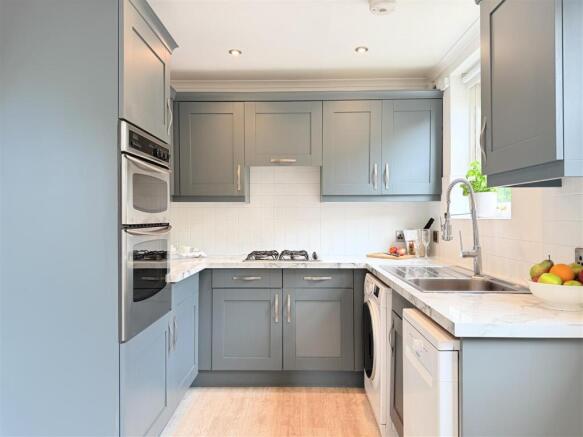 2 bed Flat for sale Image 4