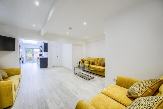 Kitchen/ Living Area