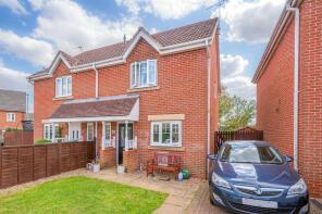 25, Oakham Close, Kettering NN14 2FH