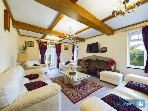 6 bed Detached for sale Image 4