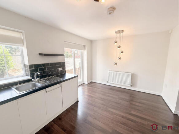 3 bed Detached to rent Image 4