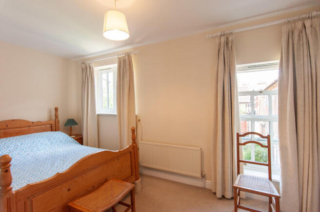 2 bed Town House to rent Image 8