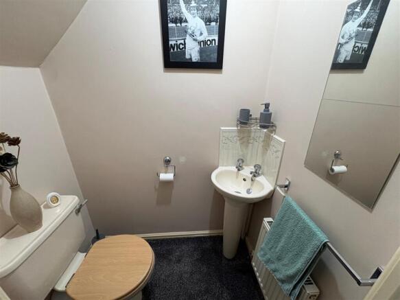 4 bed Detached for sale Image 11