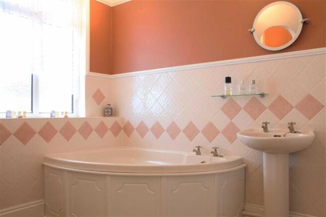 En Suite Bathroom (T