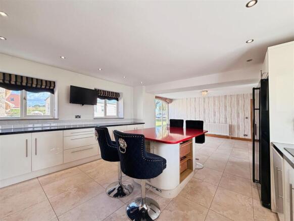 4 bed Barn Conversion for sale Image 11