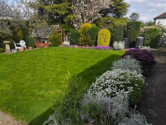 4 bed Detached Bungalow for sale Image 12