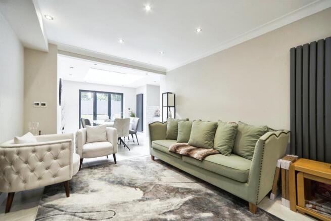 6 bed Semi-Detached for sale Image 4