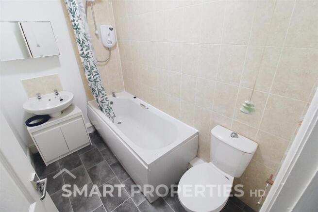2 bed Terraced to rent Image 8