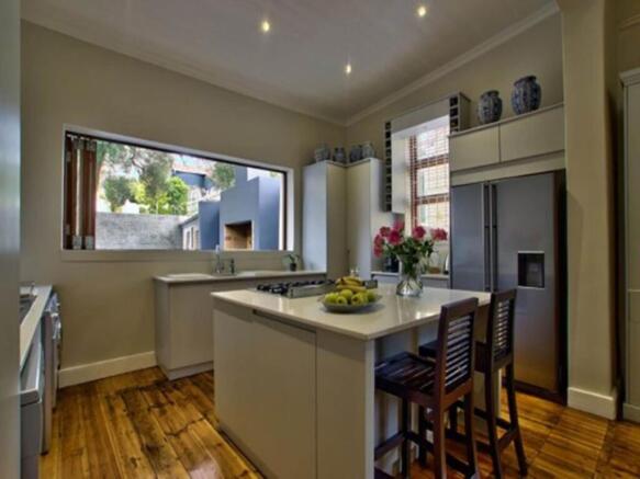 Kitchen with an Island Counter