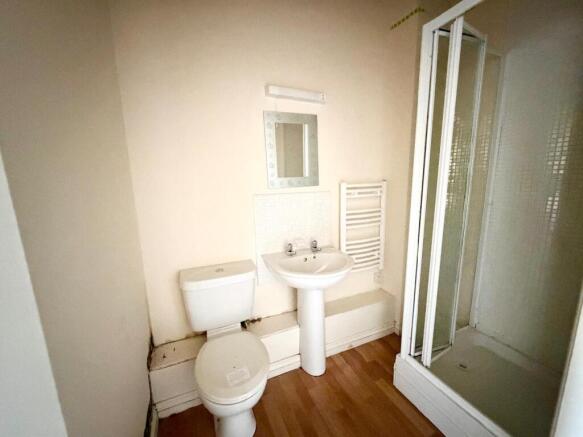 2 bed Flat for sale Image 5
