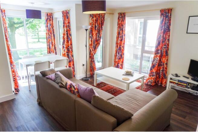 Lounge/Dining Room
