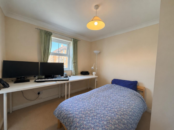 4 bed House for sale Image 6