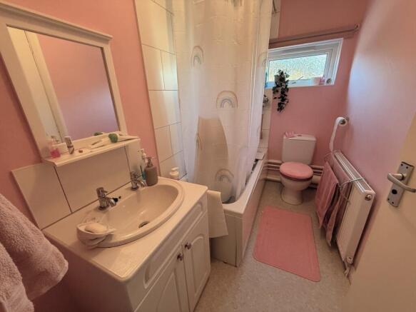 2 bed Flat for sale Image 6