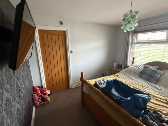 4 bed House for sale Image 10