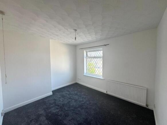 2 bed Terraced to rent Image 5